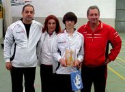 Gabriel, con el trofeo de campe�n, junto al resto de la delegaci�n del Club Castelarco en el campeonato.