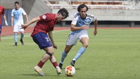 Un momento del partido entre el Estradense y el Compostela, el viernes pasado. 
