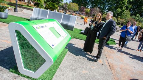 El mobiliario urbano del proyecto Ambiance, fabricado con biopl�sticos, estar� seis meses en la plaza de Barcelos de Pontevedra para testar su durabilidad