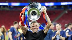 Luis Enrique levantando el trofeo de la Liga de Campeones