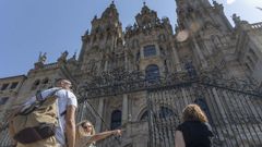 Turistas junto a la Catedral de Santiago.