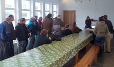 La portavoz del PSOE de Chantada, en la reuni�n celebrada en la parroquia de San Fiz para informar sobre la revisi�n