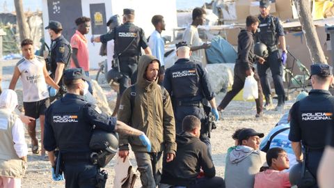Desalojo de la playa del Trampol�n en Ceuta