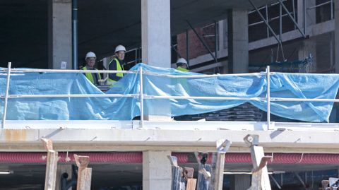 el presidente de la Xunta Alfonso Rueda visita las obras del hospital Gran Montecelo