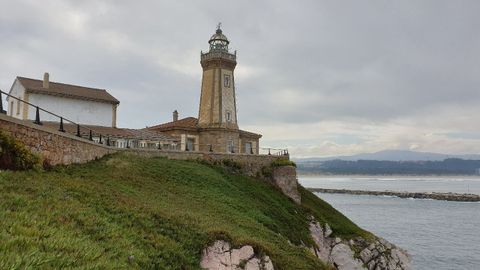 Entorno del faro de San Juan de Nieva