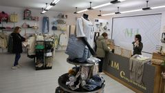 Moda JIM reabri� este lunes a primera hora de la ma�ana en el bajo del n�mero 1 de la Avenida de Ferrol