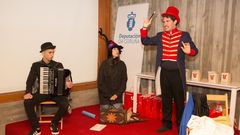 Eloy Mato, Tamara Lema y Yago Espasandin, en una representacion teatral