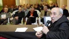 Luis Ferro descubri� m�s de medio centenar de relojes solares en A Estrada. 