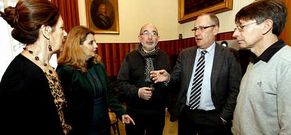 El vicerrector Francisco Dur�n, en el centro, en la presentaci�n de la revista �S�mata�.