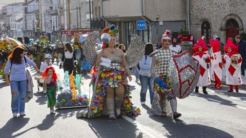 Os Chapalatas, en el desfile por su tierra, Vimianzo 