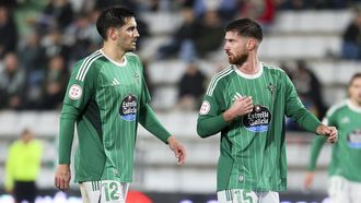 Chema y Zalaya conversando durante el partido frente al Zamora en A Malata.