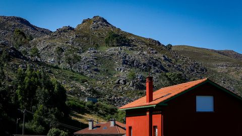 As est el monte de Barbanza un ao despus del gran incendio