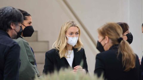 Marta Ortega, en el centro, durante la reapertura de Zara Home en A Corua, en mayo de 2021.