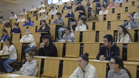 Primera jornada de la PAU en la Facultad de Administracin y Direccin de Empresas de Lugo.