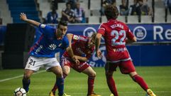 Sa�l aguanta un bal�n ante dos jugadores del Zaragoza