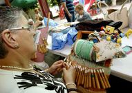 La tradici�n no est� re�ida con la modernidad ni el humor, como demuestra esta palilleira. 