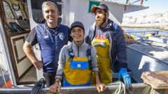 Ana Mar�a junto a sus compa�eros, que presumen de navegar con ella