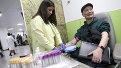 Extracción de sangre para analizar el ADN a los primeros participantes del proyecto Xenoma Galicia
