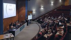 Imagen de la ponencia sobre el proyecto Iberlongeva en el campus de Ourense.
