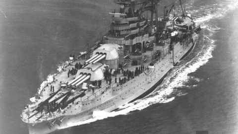 Otra imagen del USS Arizona. 