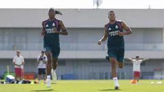 Diomande, junto a Mbapp�, en la sesi�n de entrenamiento del Real Madrid de este lunes.