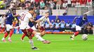 Oyarzabal lanzando el penalti del primer gol del Espa�a - Francia