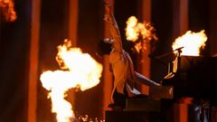 Melovin, de Ucrania, interpretando �Under the ladder�