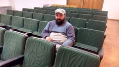 Maro Carretero, coordinador del cineclub, en la sala donde se ofrecer�n las proyecciones