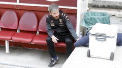 Rub&eacute;n Dom&iacute;nguez, en el banquillo, poco antes de empezar el partido contra el M&eacute;rida