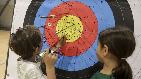 Los ni�os tambi�n entrenan en la escuela. 