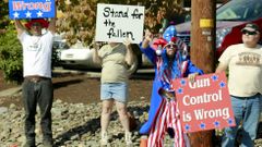 Partidarios de las armas recibieron a Obama con protestas