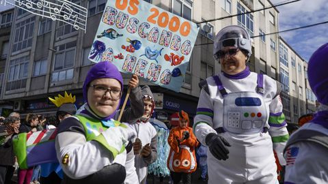 El multitudinario desfile escolar de entroido de Xinzo llen las calles del municipio