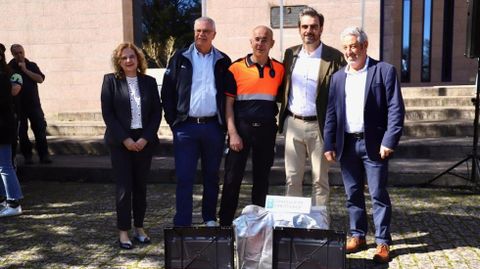 Entrega de material a Protecci�n Civil de Coristanco 