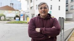 Emilio Albor�s naci� en Camari�as hace 51 a�os y en la actualidad reside en Coristanco.