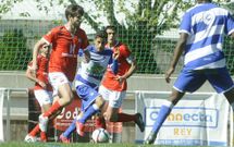 Jos� Ram�n conduce un bal�n en el partido en el Novo Campo de esta temporada frente al Areas. 