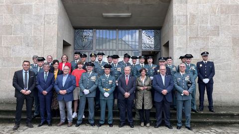 Los asistentes a los actos en Monforte posan tras la misa