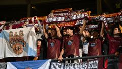 La afici�n del Pontevedra arrop� al equipo en el Reino de Le�n