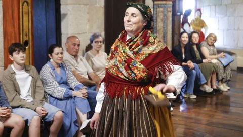Mostra de traxes tradicionais elaborados pola asociación Espadelas en San Paio de Narla, Friol