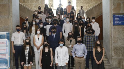 MEJORES EXPEDIENTES DE LA ABAU. La USC homenaje esta semana a los mejores expedientes de la ABAU, casi 1.400 estudiantes con ms de nueve de nota final. Las restricciones de la pandemia impidieron la reunin de todos ellos, y solo pudieron estar en Santiago las 44 mejores notas, que representan toda la excelencia de los estudiantes gallegos de bachillerato