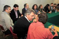 Cacabelos y Pita -segundo y cuarto de derecha a izquierda-, en el pleno del jueves. 