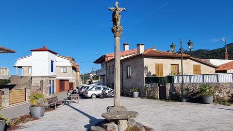 Cruceiro da Igrexa, en San Miguel de Oia