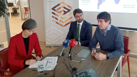 El consejero del Principado y el CEO de RHI Magnesita, durante la rueda de prensa