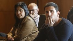 El alcalde, Luis Arosa, y sus compa�eros de partido durante un pleno municipal