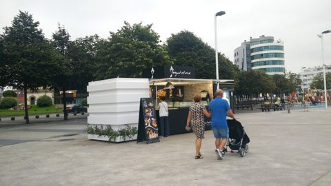 Puesto de helados en la playa de Poniente