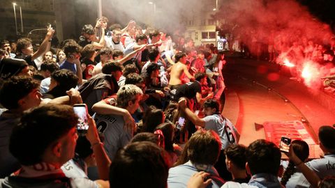 Aficionados del Celta, celebrando la clasificaci�n para la Europa League en la praza de Am�rica el pasado mayo.