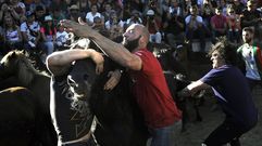 Aloitadores contra bestas en una rapa espectacular