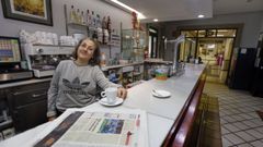 Alessandra es la amable camarera de la cafetera de la estacin de tren de Vilagarca