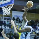 Edwards lanza a canasta contra el Valladolid. 