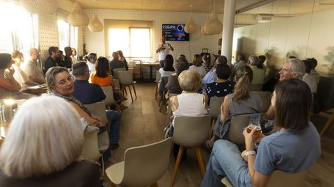 La sesi�n inicial de Sol x Ciencia, en el c�mping de Baldaio 