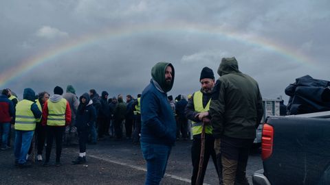 Los ganaderos cortaron la autov�a A-52 el s�bado, y este lunes levantaron el bloqueo